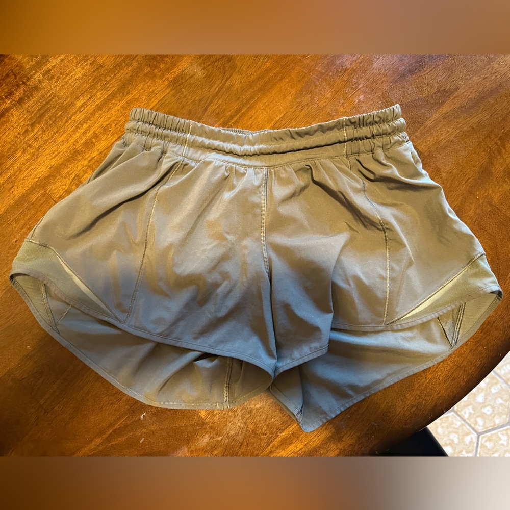 Lululemon Hotty Hot Low-Rise Lined Short 4"